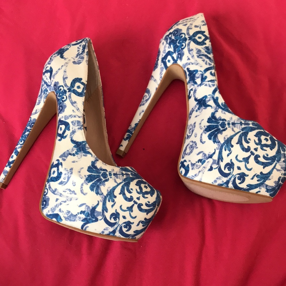 Closed toe platform heels - Picture 5 of 8